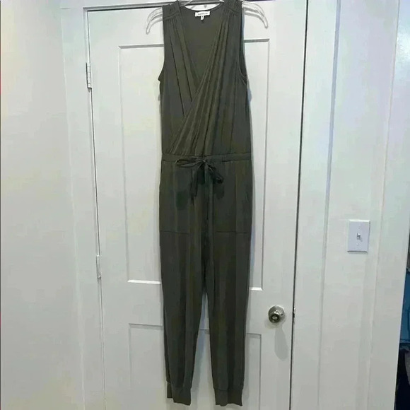 Heartloom army green jumpsuit size medium. In perfect condition! - Picture 4 of 13
